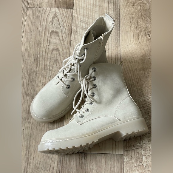 American Eagle Rocket Lace-up Faux Leather Combat Boots size 7 - Picture 1 of 4